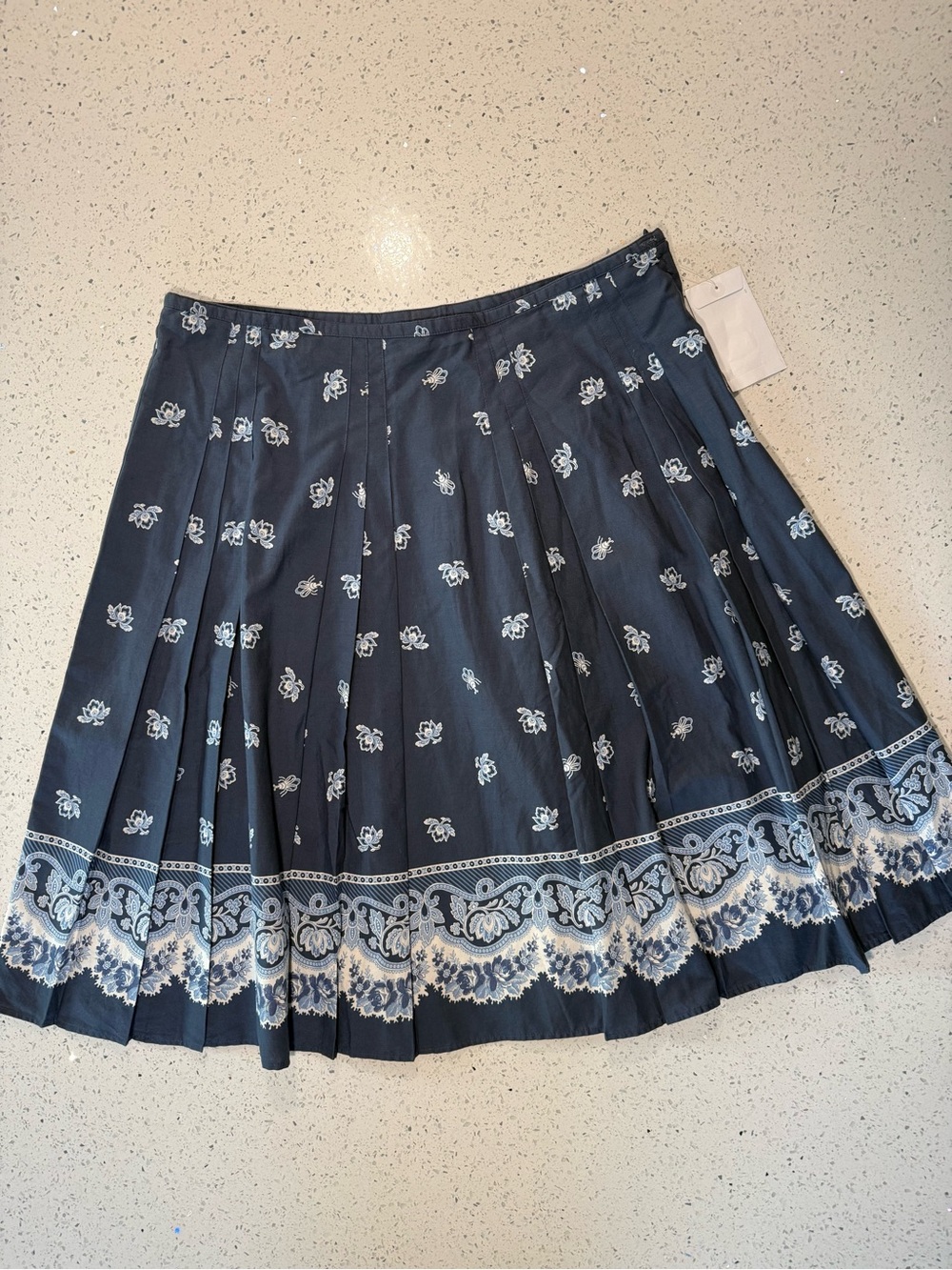 Liz Claiborne Navy Blue Floral Border Pleated Skirt - Picture 2 of 8